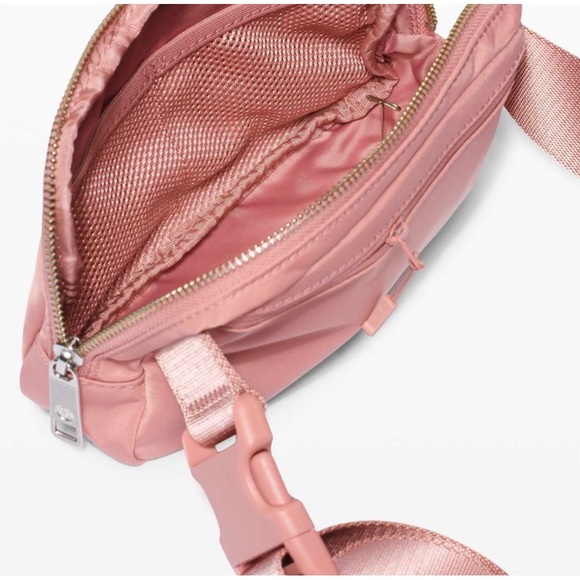 NWOT Lululemon OG Everywhere Belt Bag, Pink Pastel - Picture 3 of 6